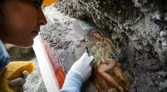 Pompeii'de yeni kefişler: Termal hamam ve erotik fresk ziyarete açıldı