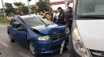 Samsun'da otomobili ile minibüs çarpıştı: 2 yaralı