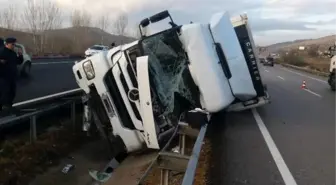 Devrilen TIR'ın şoförü öldü