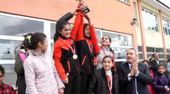 Krosta şampiyon Spor Lisesi ve Karayazı