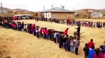 El arabasıyla, tezekle köyde 'Survivor' yarışması