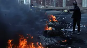 Iraklı protestocular İran Başkonsolosluğu'nu ateşe verdi