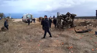 Afyonkarahisar'da tren hemzemin geçitte kamyonete çarptı: 1 ölü, 2 yaralı