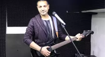 Emekli polis, memuru pop müzik şarkıcısı oldu