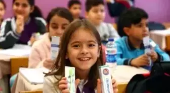 İlkokul öğrencilerine diş macunu ve diş fırçası dağıtıldı