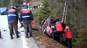 Otomobil, hafif ticari araçla çarpıştı: 1 ölü, 2 yaralı