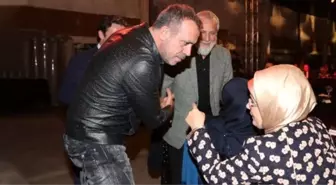 Yusuf İslam'la sohbet etmeye çalışan Haluk Levent'in imdadına Emine Erdoğan yetişti