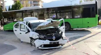 Denizli'de belediye otobüsü ile otomobil çarpıştı: 7 yaralı