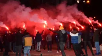 Hastalığı nedeniyle maça gidemedi, taraftarlar evine akın etti!