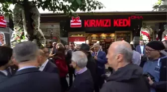 Kırmızı kedi kitabevi alsancak'ta açıldı