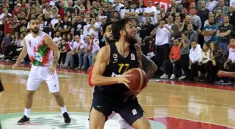 Pınar Karşıyaka, Fenerbahçe Beko'yu 68-57 mağlup etti