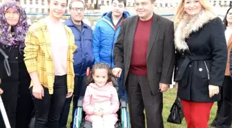 İhtiyaç sahiplerine tekerlekli sandalye, görme engelliler için baston