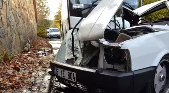 İstanbul'da, servis aracı ile otomobilin çarpışması sonucu 2 kişi yaralandı