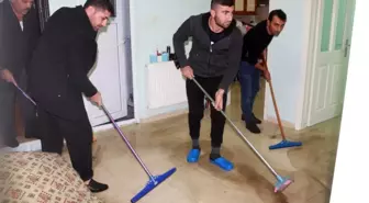 Yeni evli çiftin evi lağım suları altında kaldı