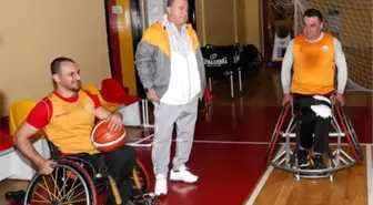 Fatih Terim'den Galatasaray Tekerlekli Sandalye Basketbol Takımı'na ziyaret