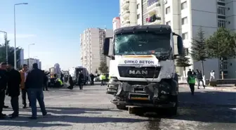 Kayseri'de beton mikseri, halk otobüsüne çarptı: 16 yaralı