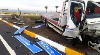 Trafik levhasını parçaladı