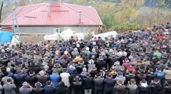 Kastamonu'da kazada ölen aile, birlikte toprağa verildi