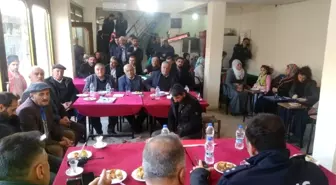 Sason'da polis mahalleleri dolaşarak vatandaşların sorunlarını dinliyor