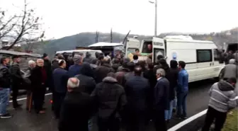 Trafik kazasında ölen aile son yolculuğuna uğurlandı