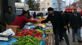 Başkan Orhan semt pazarında