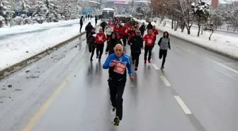 Veteranlar eksi 5 derecede engelliler için koştu