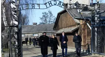 Merkel'den Auschwitz ölüm kampına ilk ziyaret