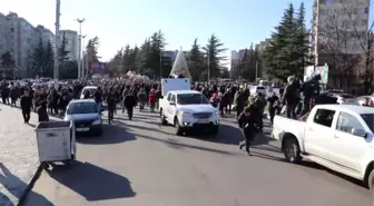 Gürcistan'da muhalefet, seçim sistemini değiştirme taleplerinde ısrarcı