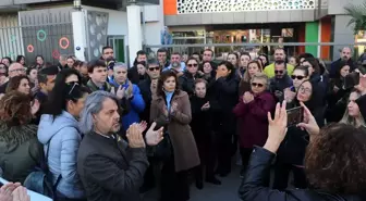 İzmir'de velilerden maaşlarını alamayan özel okulun öğretmenlerine destek