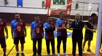 Öğretmenler Arası Voleybol Turnuvası Şampiyon Yukarı Gökdere Ortaokulu