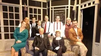 'On Küçük Zenci' oyunu Tiyatro Ak'la Kara'da gala yaptı