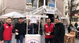 Türkeli'de vatandaşlara Mevlana şekeri dağıtıldı