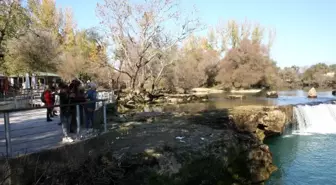 Bir günü bir gününü tutmayan Manavgat şelalesi ziyaretçilerine hayal kırıklığı yaşatıyor