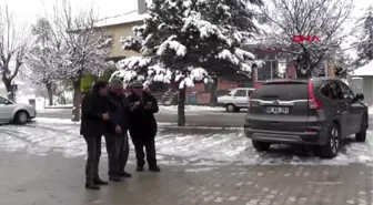 Kırşehir memleketlerini güvenlik kamerasından izleyerek hasret gideriyor