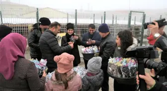 Doğum gününü sokak hayvanları ile kutladı