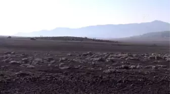 Baraj suyu çekilince höyük yeniden ortaya çıktı