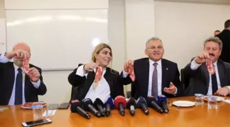 Berna Gözbaşı: 'Umut ve Şamil yarın antrenmana çıkmazsa karar vermek zorundayız'