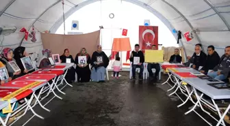 Çocuklarına kavuşan aileler evlat nöbetinde umutları artırdı