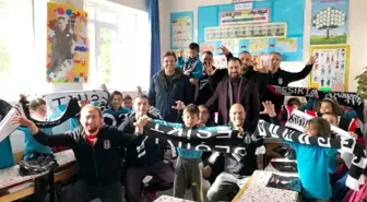 Burhaniye'de Beşiktaşlılar öğrencileri sevindirdi