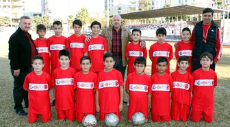 Erdemli'de futbol okuluna ilgi