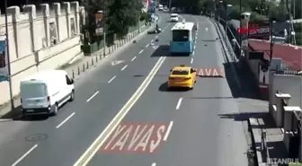 İstanbul-beşiktaş'ta otobüsün çarptığı motosikletlinin metrelerce sürüklendiği kaza kamerada