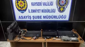 İşyerine çatıdan girerek hırsızlık yapan 2 kişi yakalandı