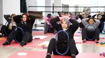Mersin'de kadınlar step ve aerobik yaparak zayıflıyor