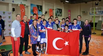 Türkiye'nin efsane okulu GKV, Kurtuluş Kupasını kazandı