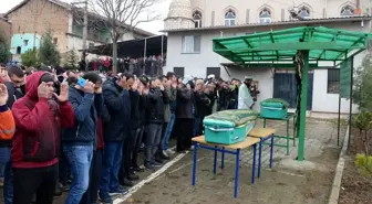 Uşak'ta durakta bekleyen yolculara otomobil çarptı: 3 ölü