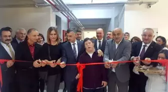 Vali Bektaş, Özel Eğitim Uygulama okulundu