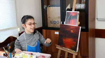 Bedensel engelli İrem resim tutkusuyla hayata bağlandı