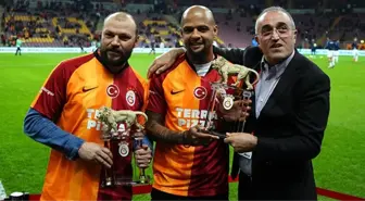 Galatasaray'dan Felipe Melo ve Tomas Ujfalusi'ye plaket