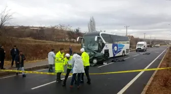 Kırşehir'de yolcu otobüsü ile otomobil çarpıştı: 3 ölü, 1 yaralı