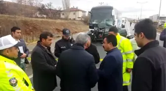 Kırşehir'de yolcu otobüsü ile otomobil çarpıştı: 3 ölü, 1 yaralı (2)